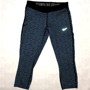 Nike Running Pants Womens Medium Capri Drifit Blue Polka dots Legging